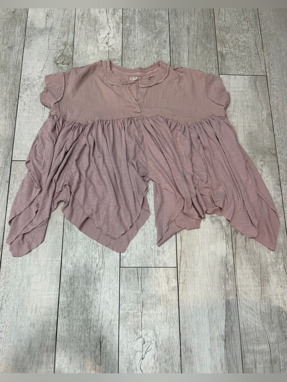 Free People Sugar Rush Babydoll Top XS Mauve Oversized Boho Handkerchief EUC - Picture 3 of 9